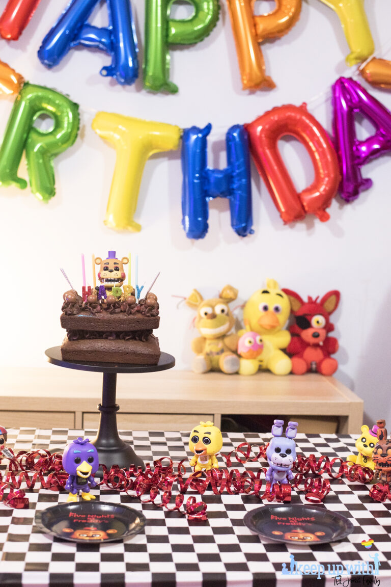 HOW TO THROW A FIVE NIGHTS AT FREDDY’S FNAF PARTY
